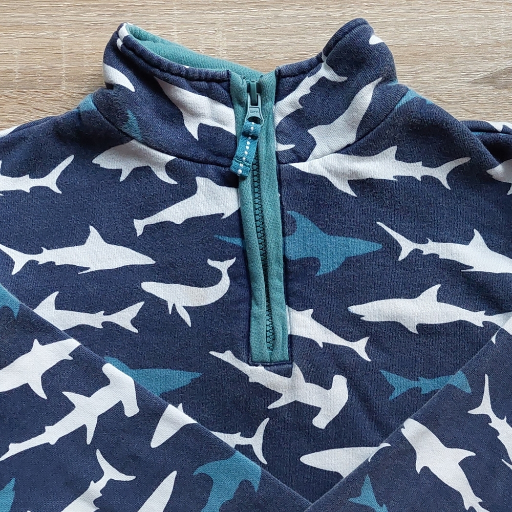 2012 (v)guc Mini Boden shark sweatshirt 9-10 years